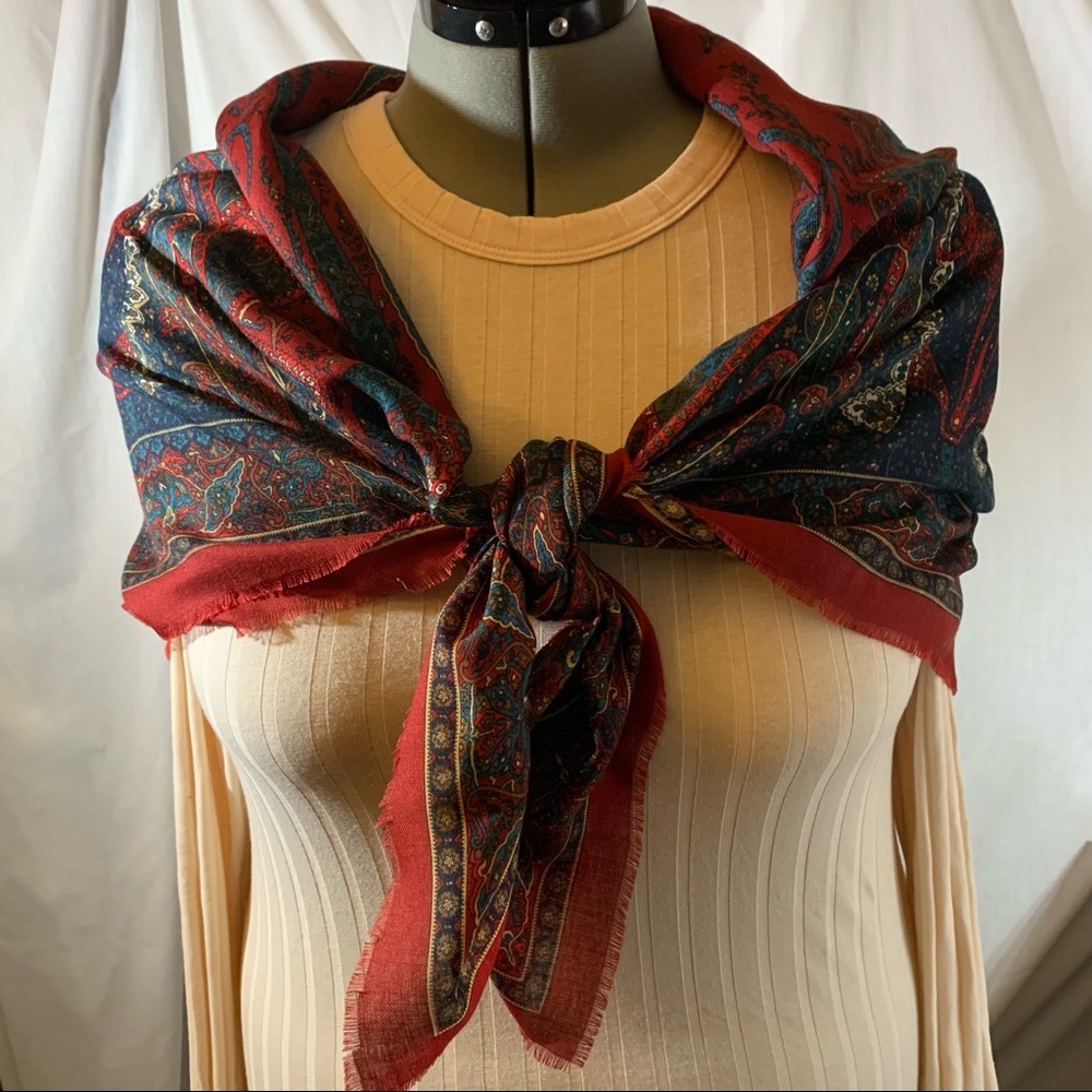 Large Art Deco Floral Print Scarf. - Picture 4 of 4